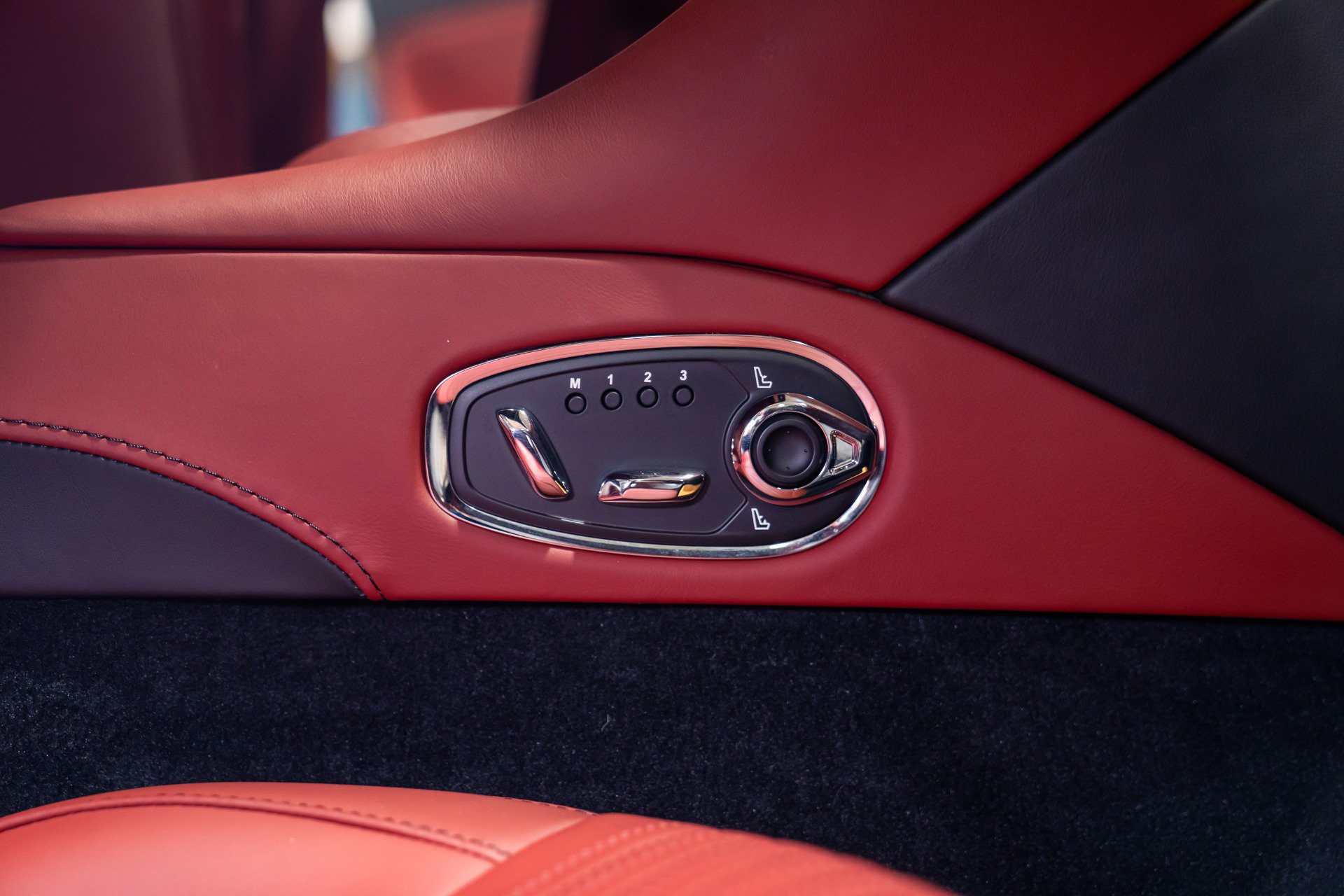 Used 2018 Aston Martin DB11 V12 RWD image 38