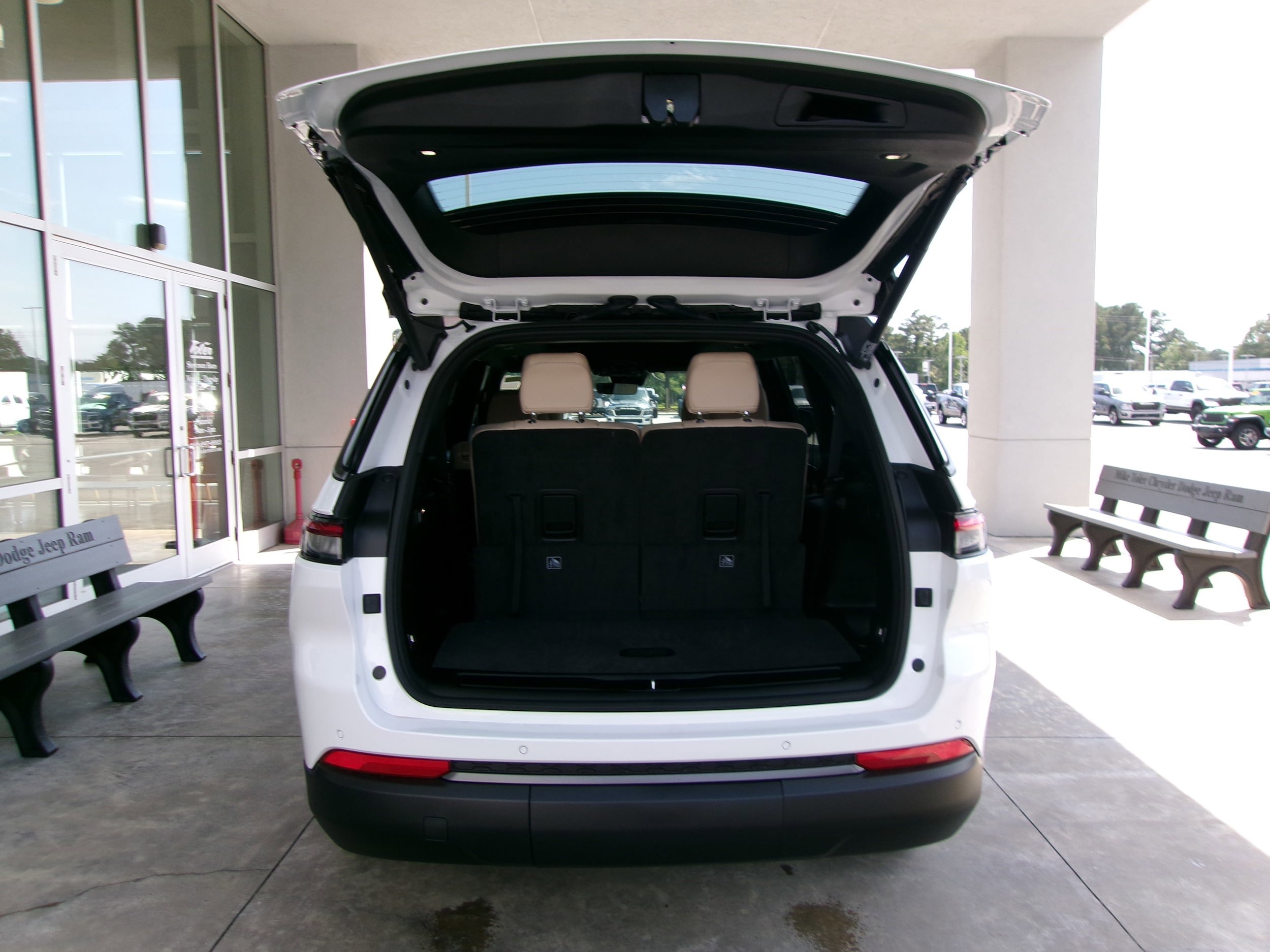 New 2026 Jeep Grand Cherokee L Limited AWD/4WD image 24