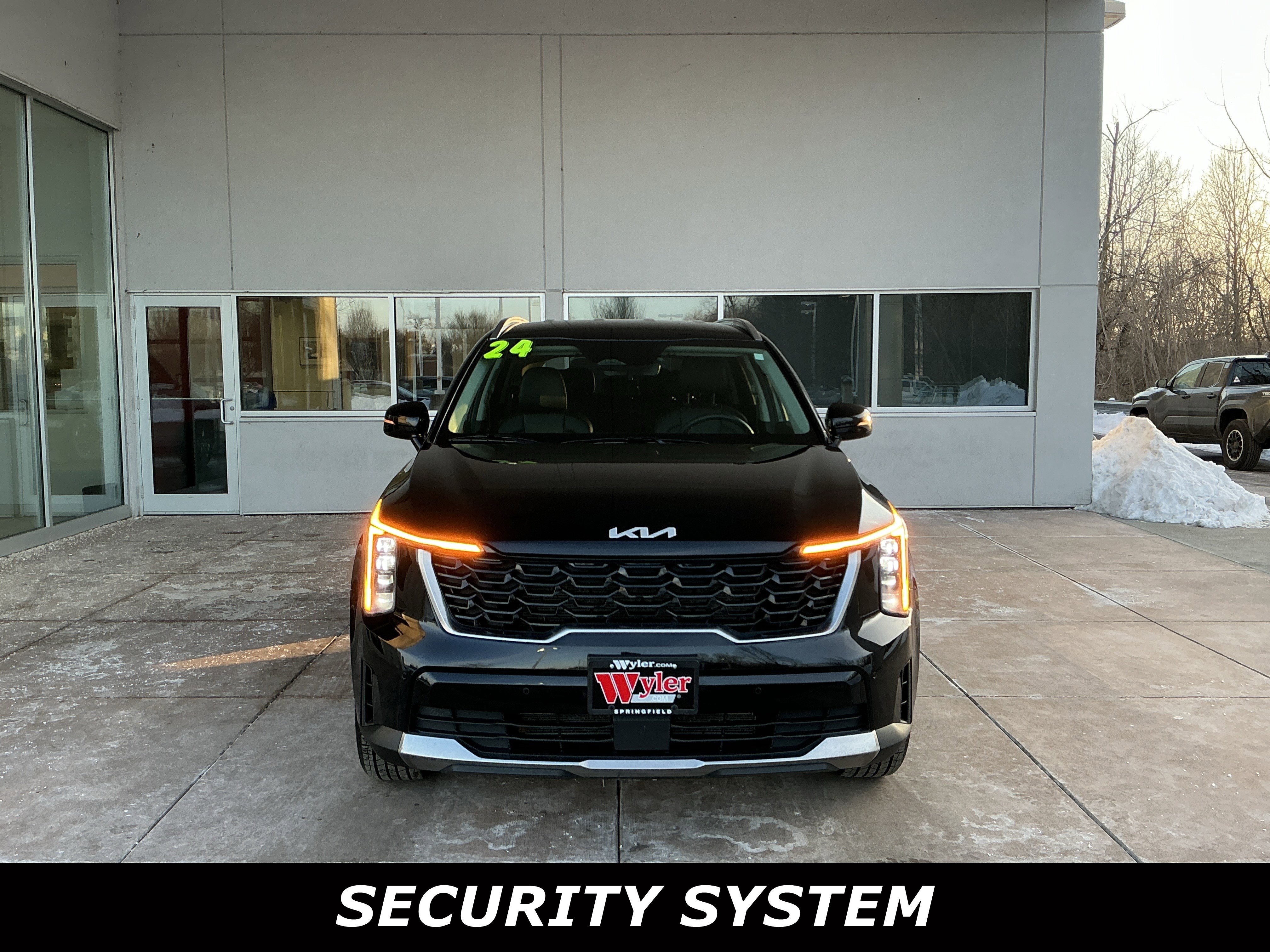 Used 2024 Kia Sorento S image 2