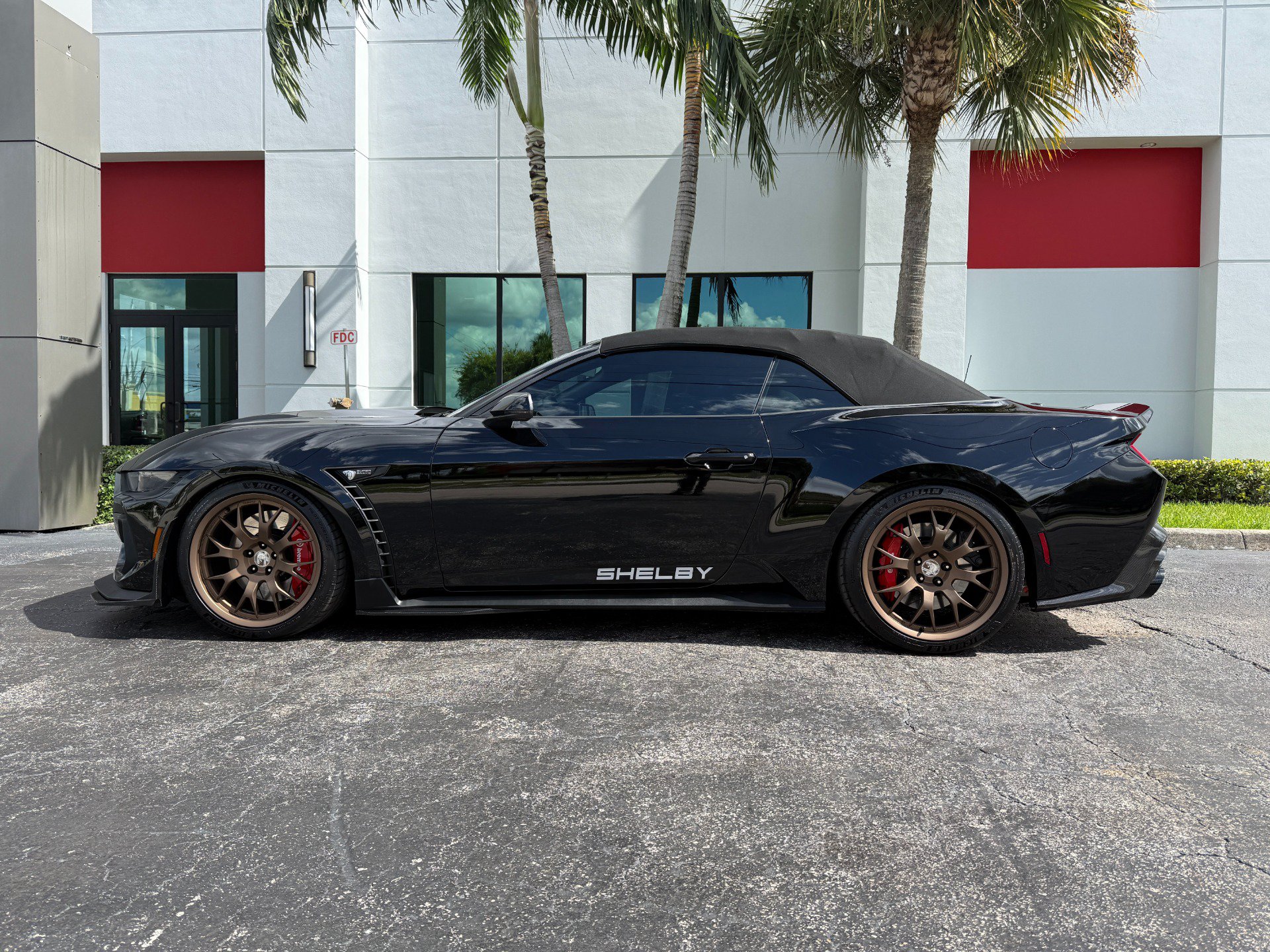 Used 2025 Ford Mustang GT Premium w/ GT Performance Package RWD image 2