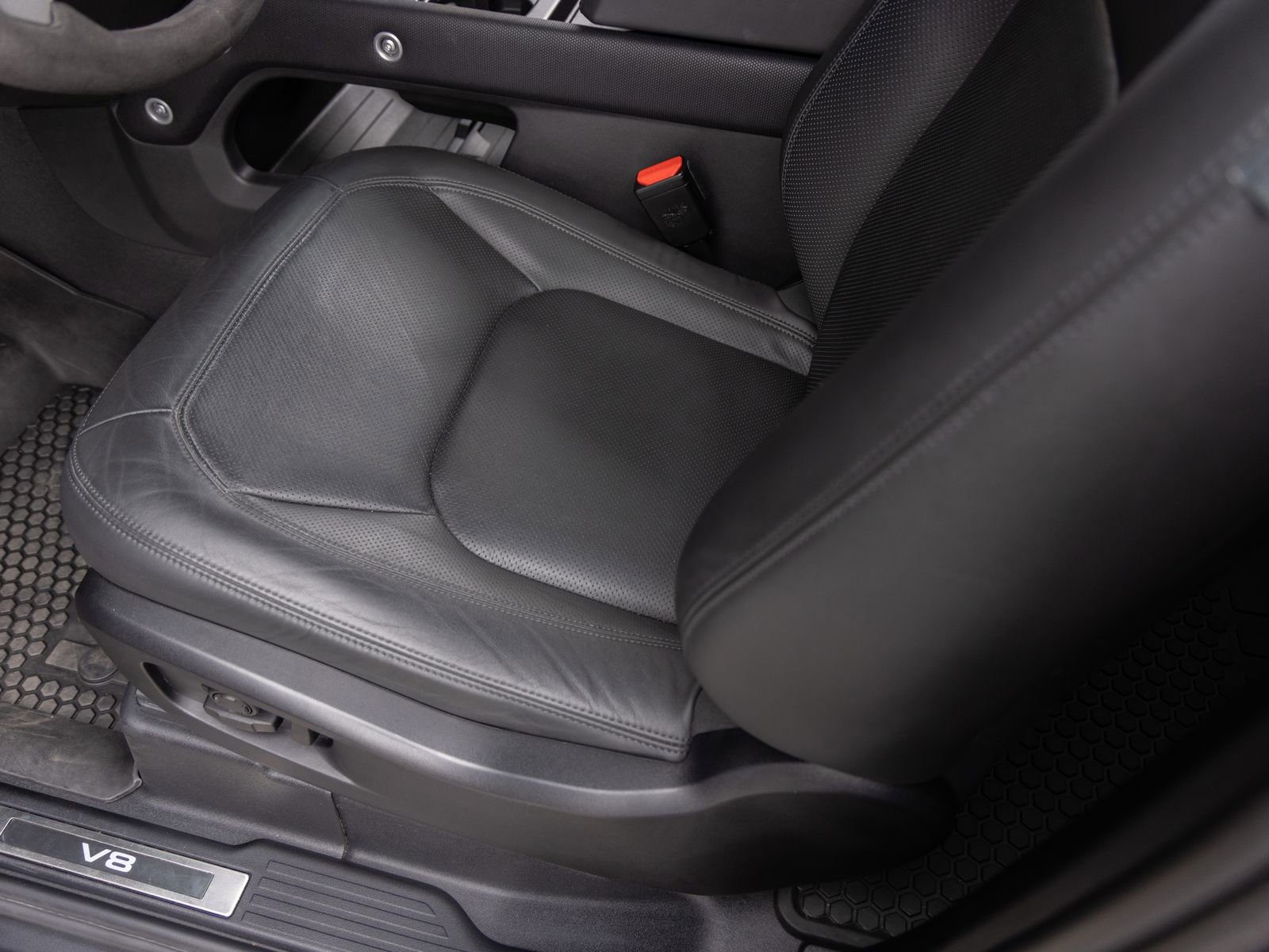 Used 2024 Land Rover Defender 90 Carpathian Edition image 20