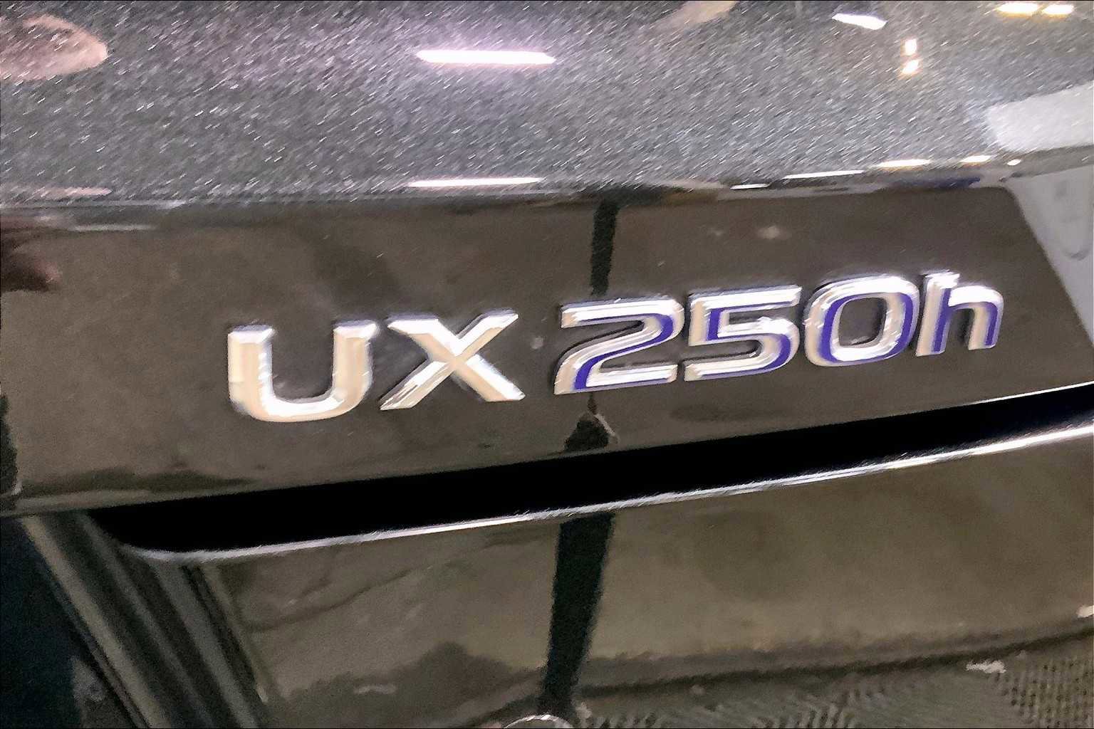 Used 2022 Lexus UX 250h w/ Premium Package image 9