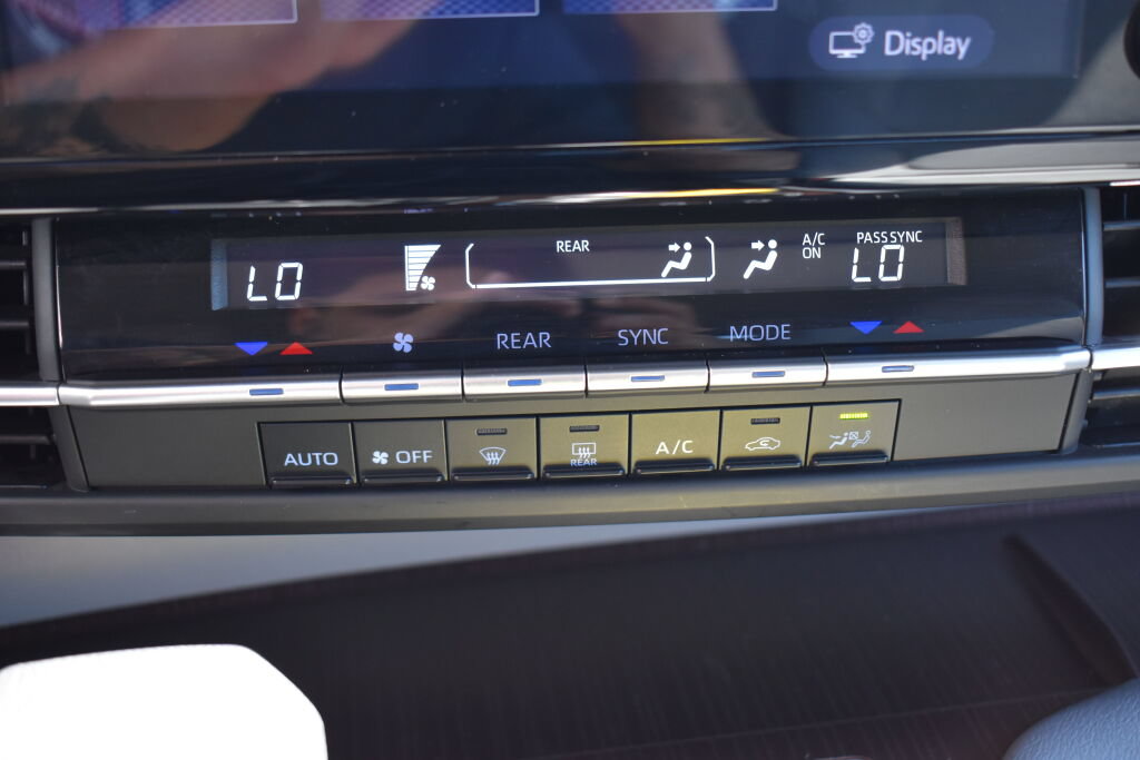 Certified 2024 Toyota Sienna LE AWD/4WD image 12