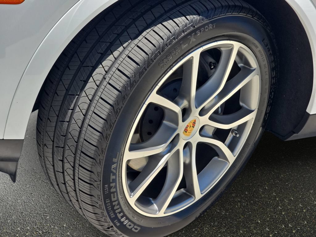Certified 2024 Porsche Cayenne AWD/4WD image 36