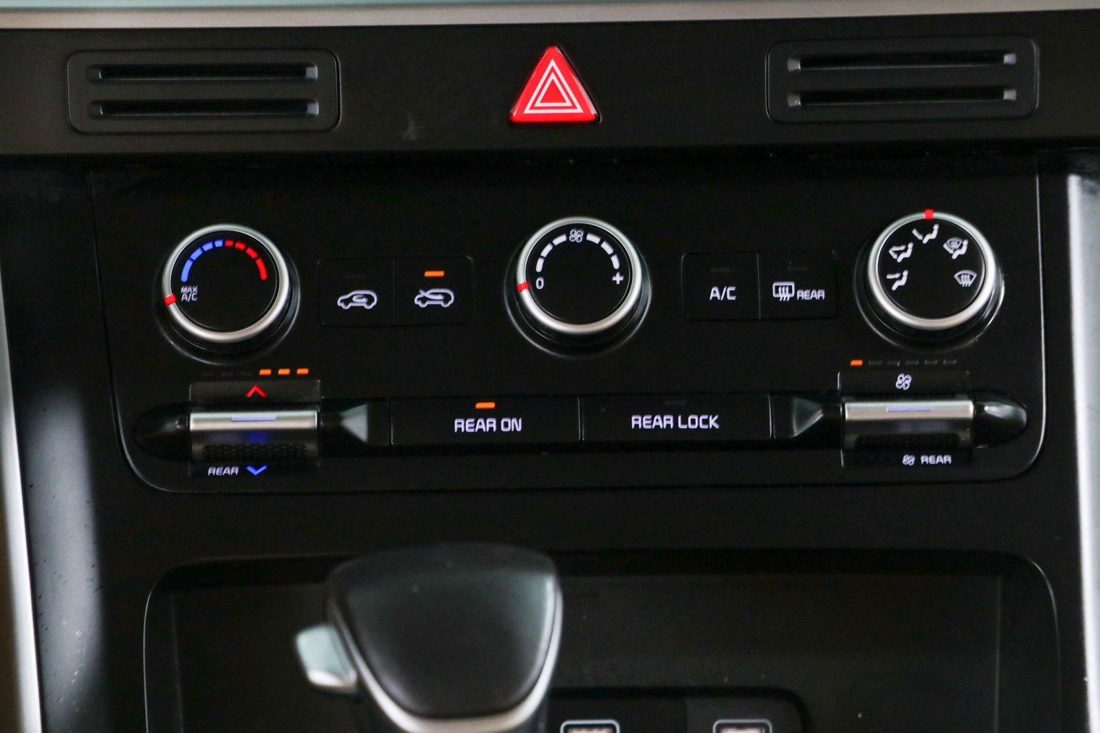 Used 2024 Kia Carnival LX FWD image 20