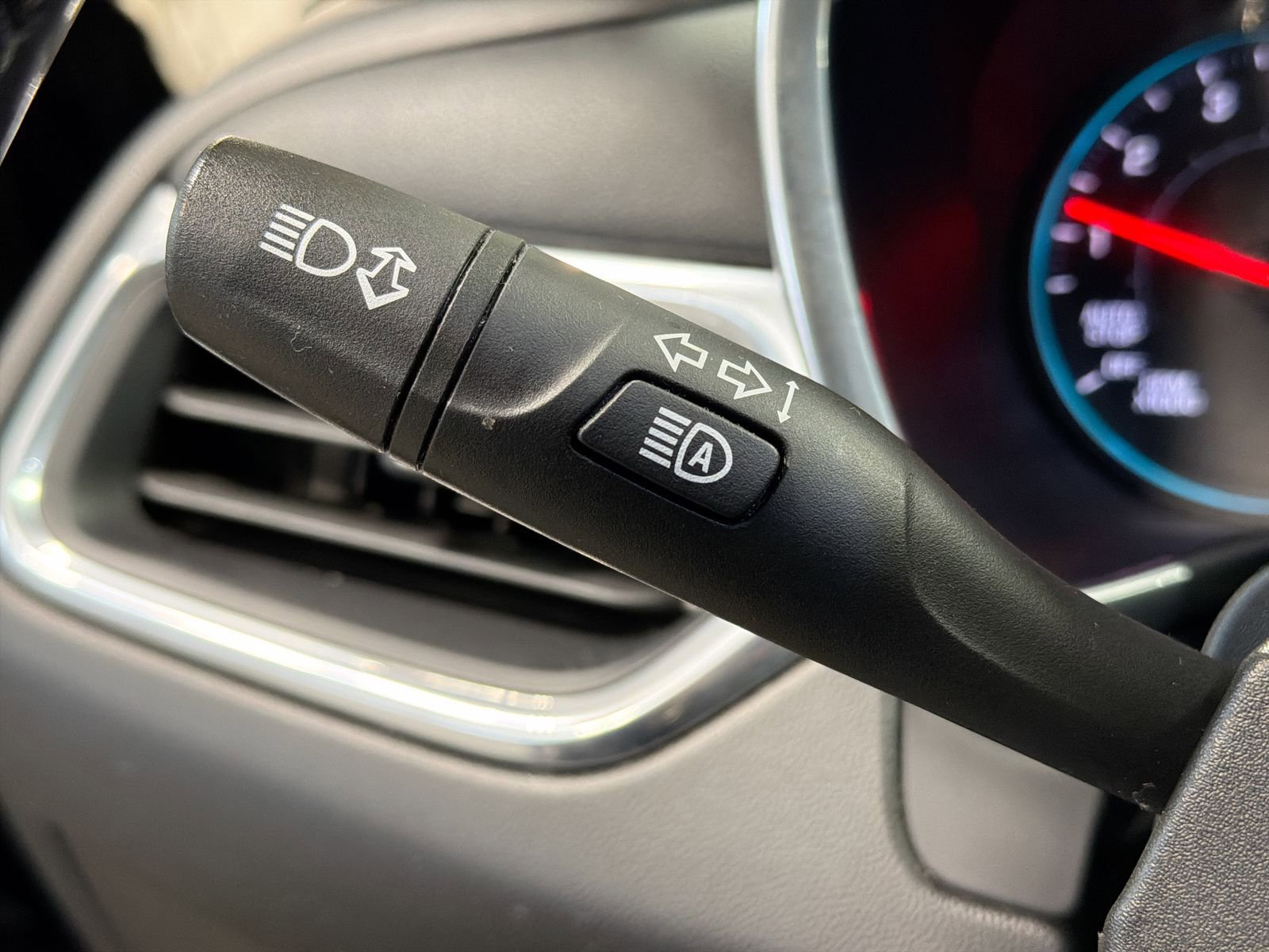 Used 2020 Chevrolet Equinox LT image 31