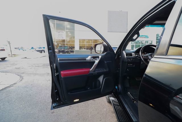 Used 2020 Lexus GX 460 Premium w/ Premium Package image 34