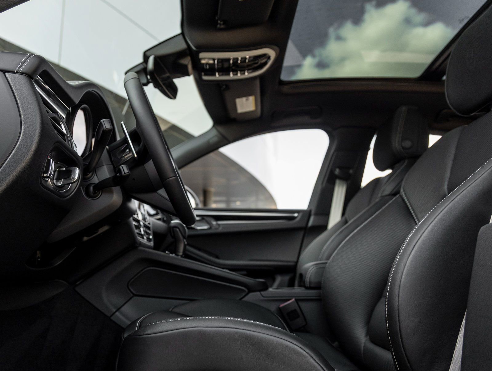 New 2026 Porsche Macan Turbo image 26