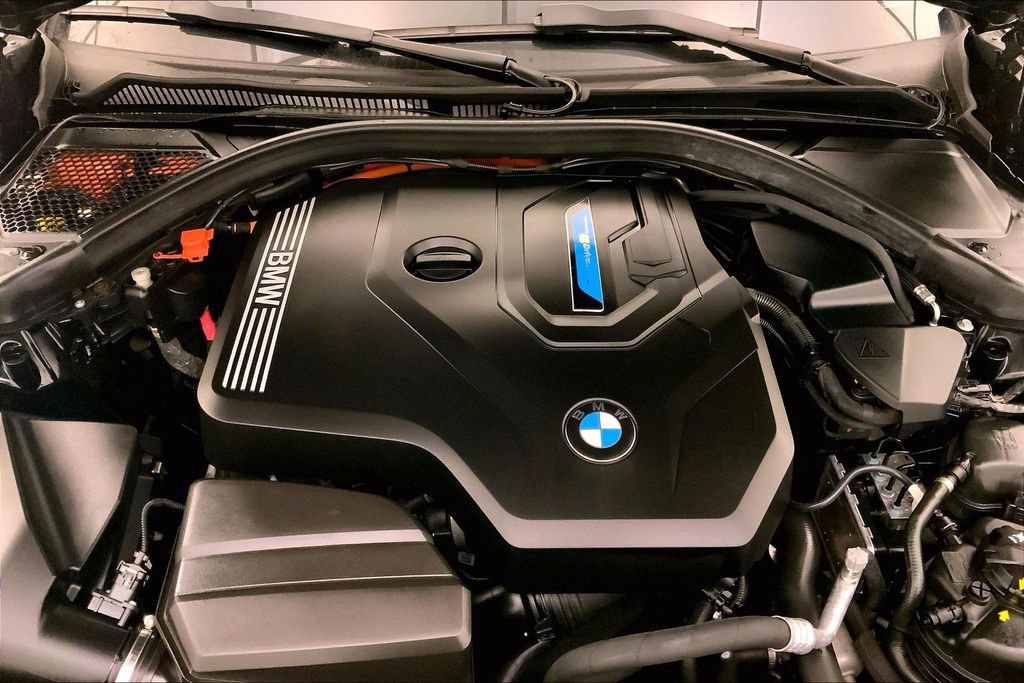 Used 2022 BMW 330e xDrive w/ Premium Package AWD/4WD image 9
