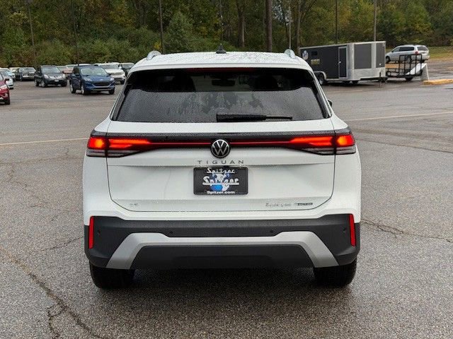 New 2025 Volkswagen Tiguan SE image 6