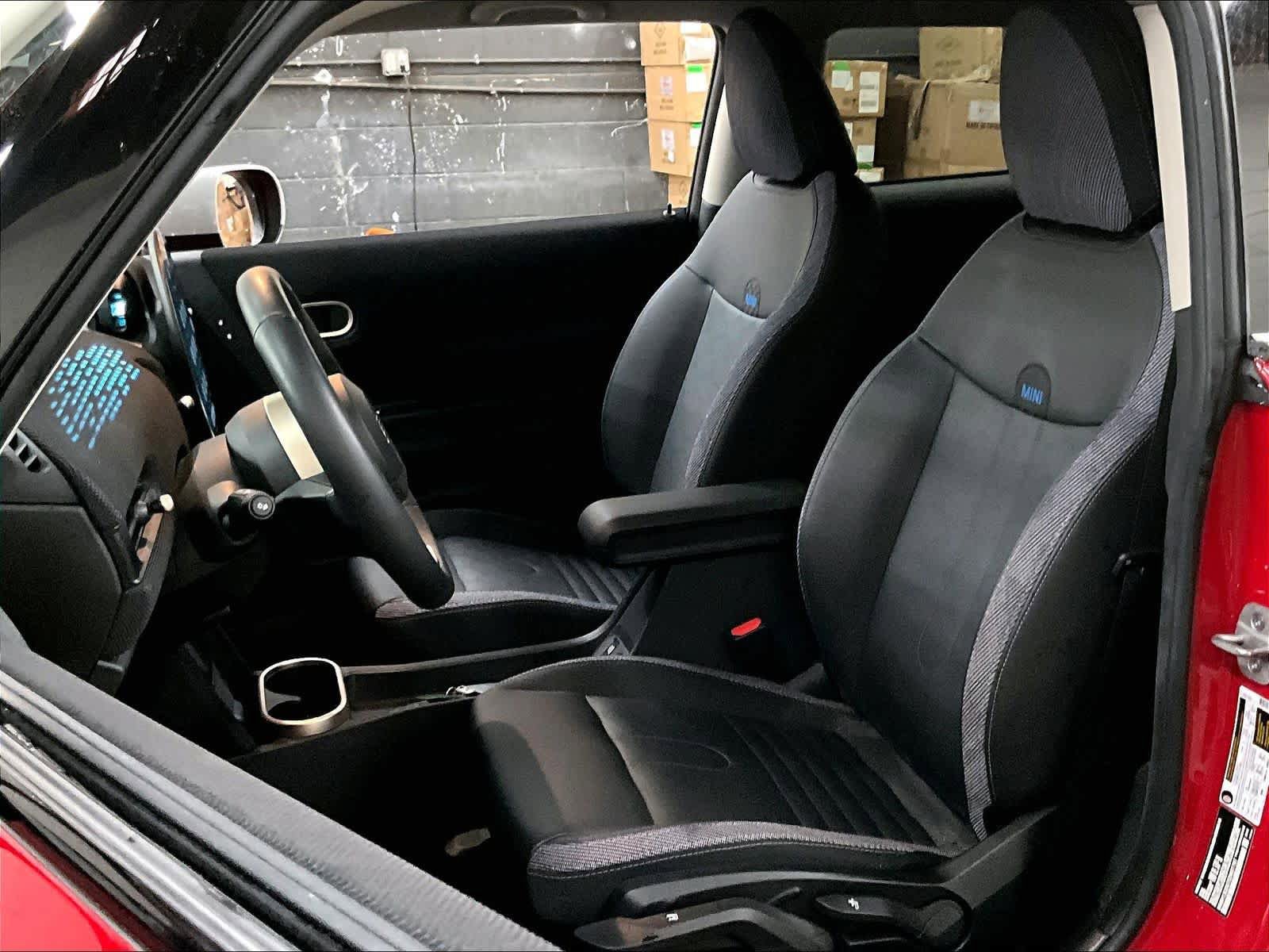 Used 2025 MINI Cooper 2-Door Hardtop image 26