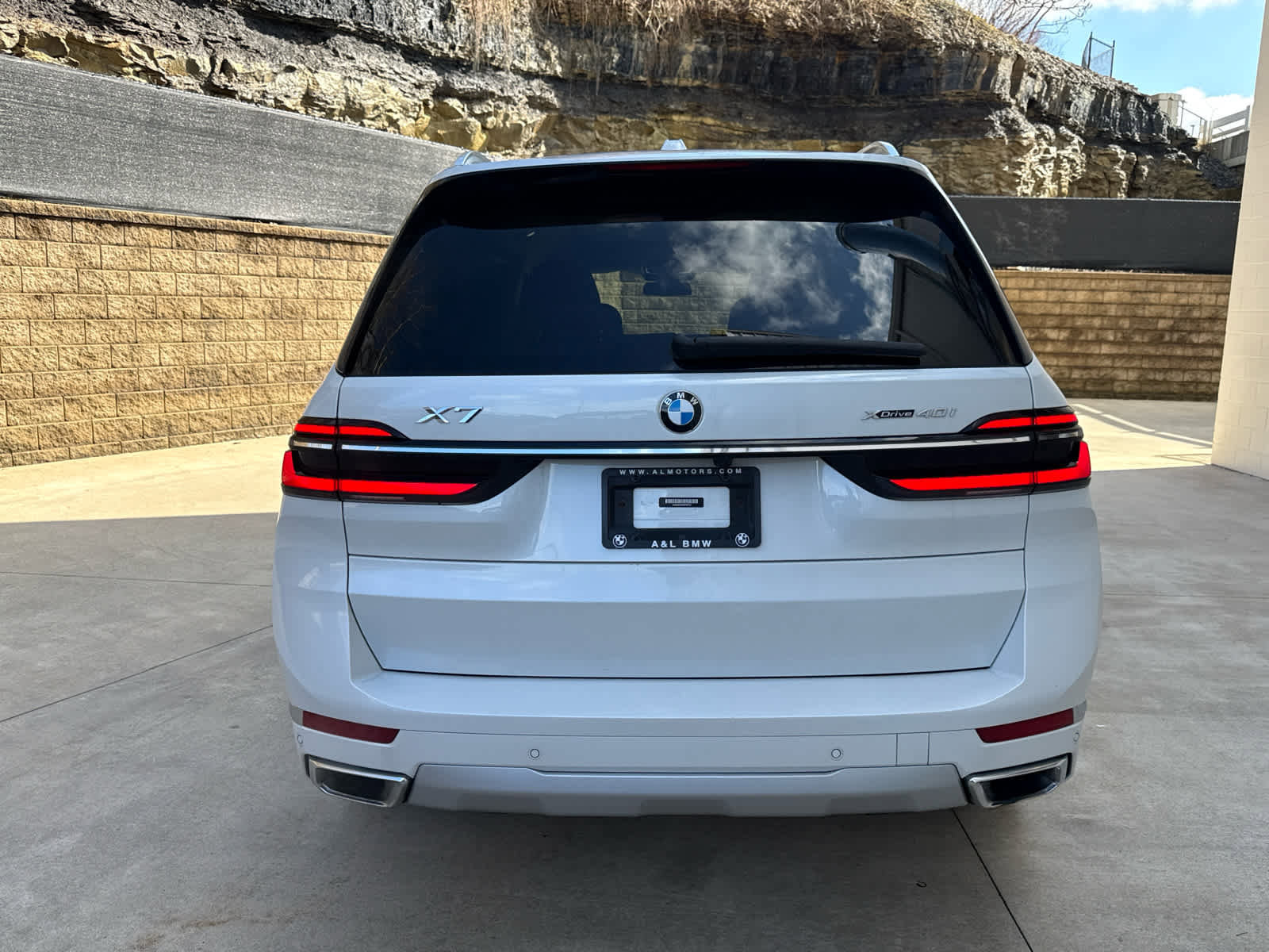 Certified 2023 BMW X7 xDrive40i w/ Premium Package AWD/4WD image 4