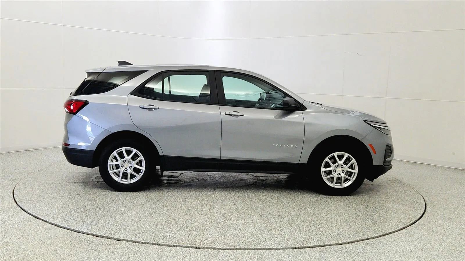 Used 2023 Chevrolet Equinox LS w/ Driver Confidence II Package AWD/4WD image 8