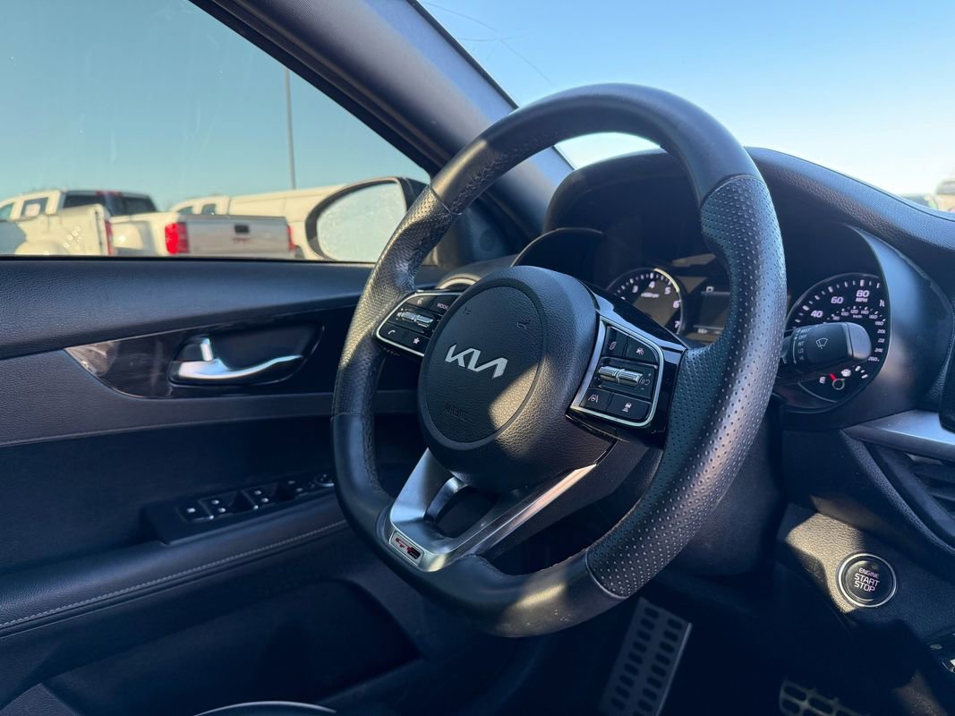 Used 2023 Kia Forte GT-Line w/ GT-Line Premium Package FWD image 17