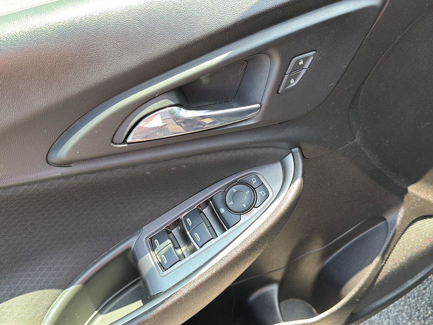 Used 2022 Chevrolet Malibu LS FWD image 30
