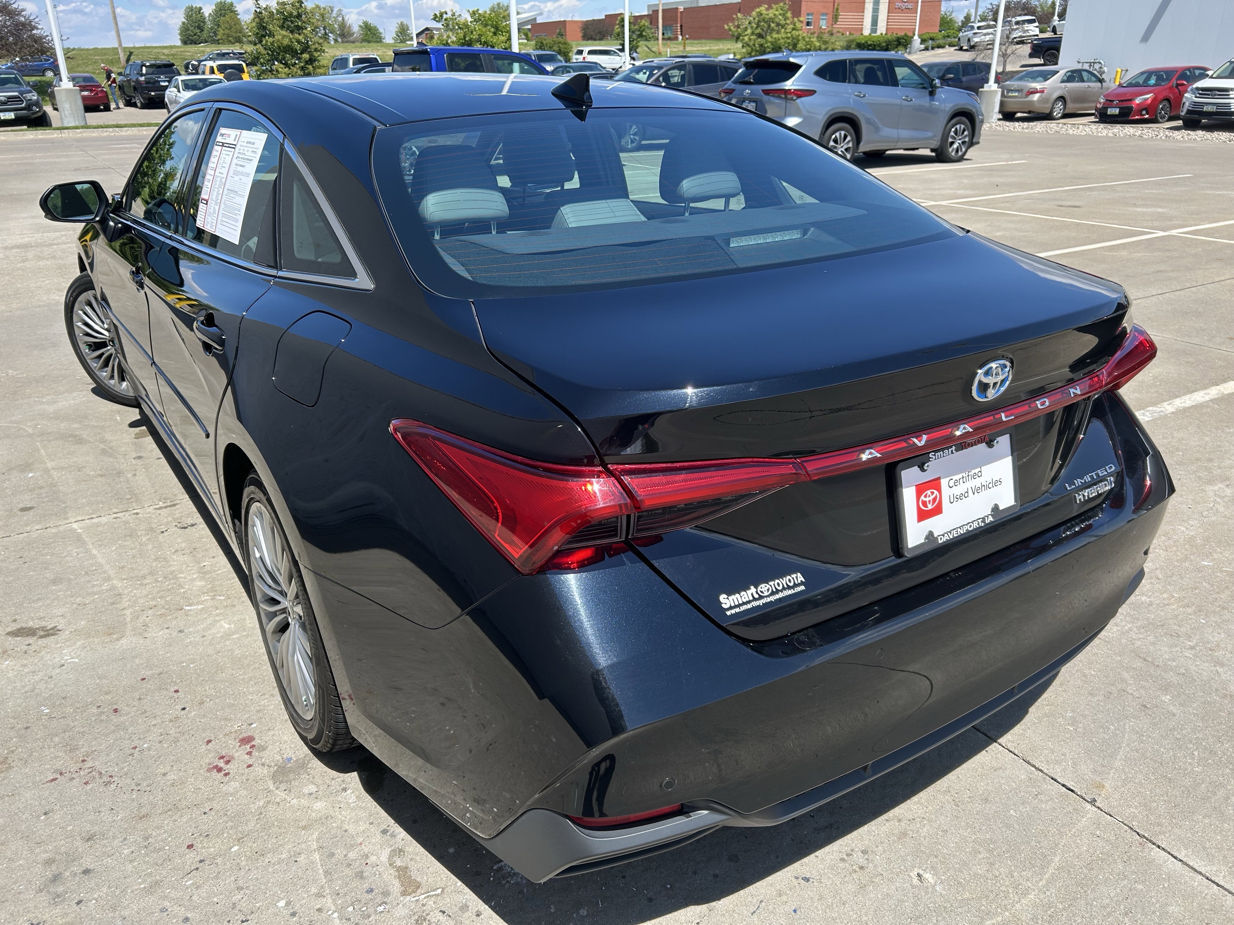 Certified 2022 Toyota Avalon Limited w/ Advanced Safety Package FWD image 4