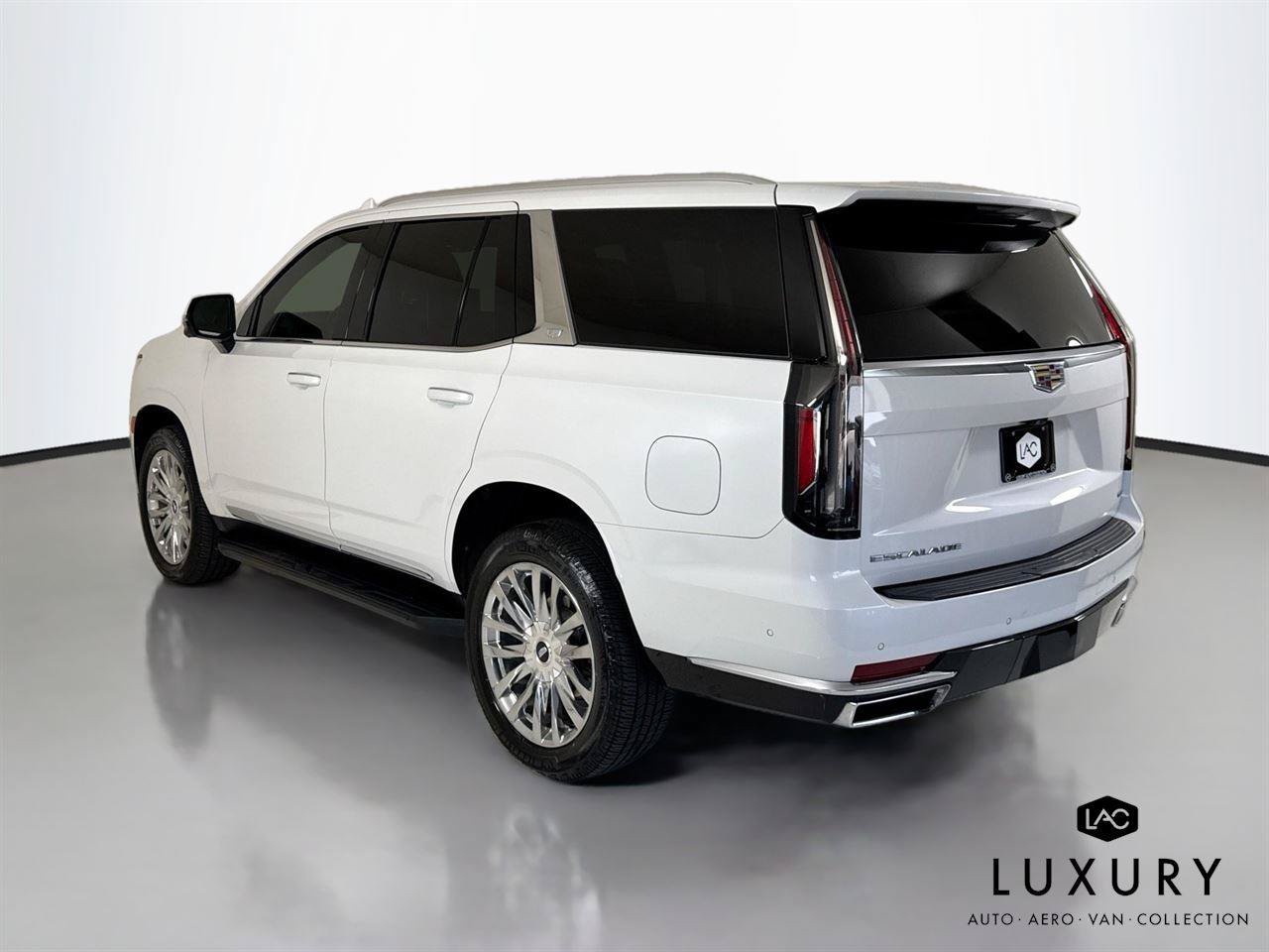 Used 2021 Cadillac Escalade Premium Luxury AWD/4WD image 8