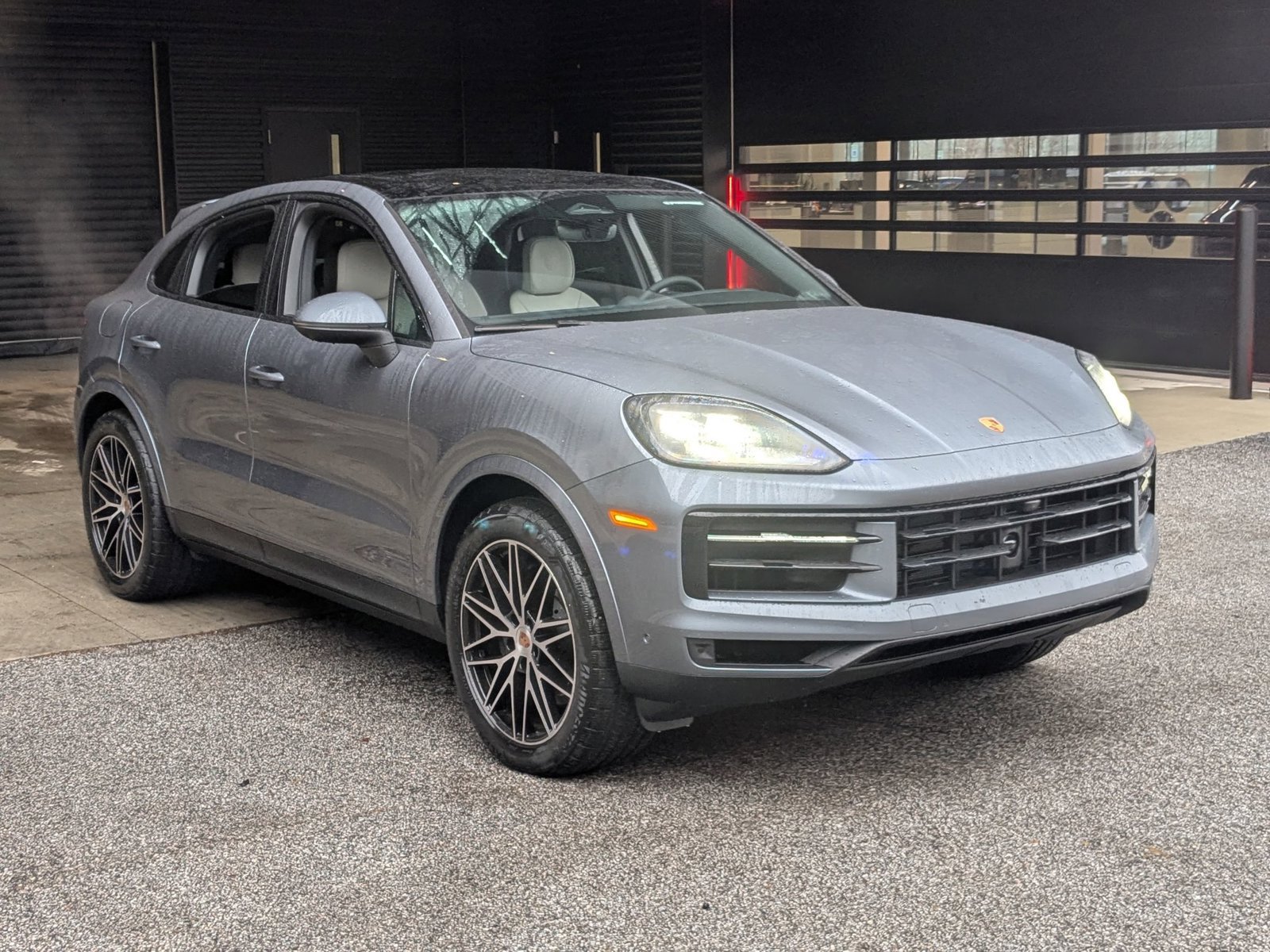 New 2026 Porsche Cayenne Coupe AWD/4WD image 7