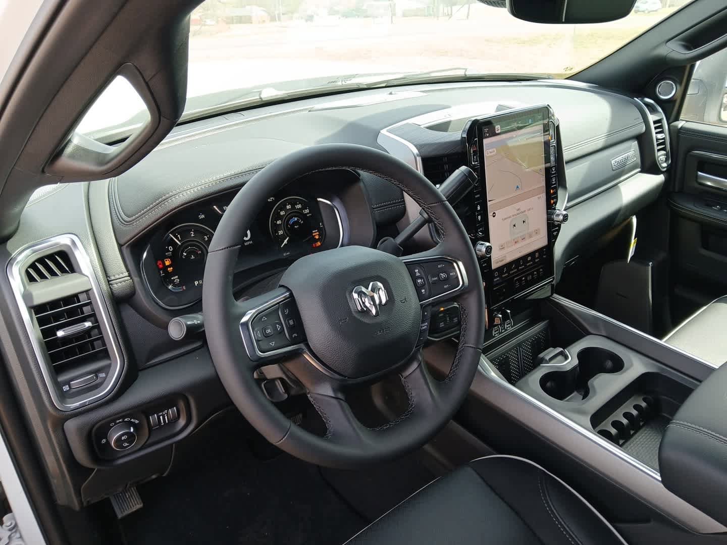 New 2026 RAM 3500 Laramie AWD/4WD image 18