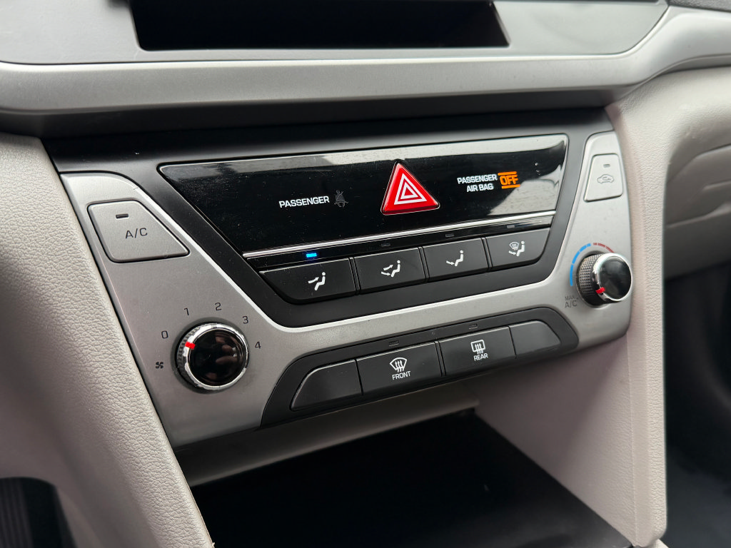 Used 2017 Hyundai Elantra SE FWD image 17