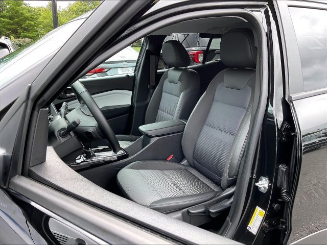 Used 2025 Chevrolet Trax LT w/ Sunroof Package FWD image 6