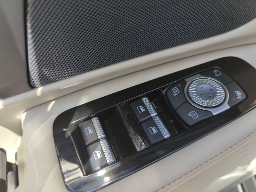 Used 2024 Lincoln Nautilus Premier image 18