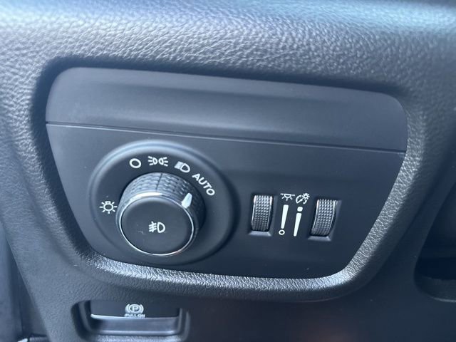 Used 2023 Jeep Grand Cherokee L Limited w/ Luxury Tech Group II image 28