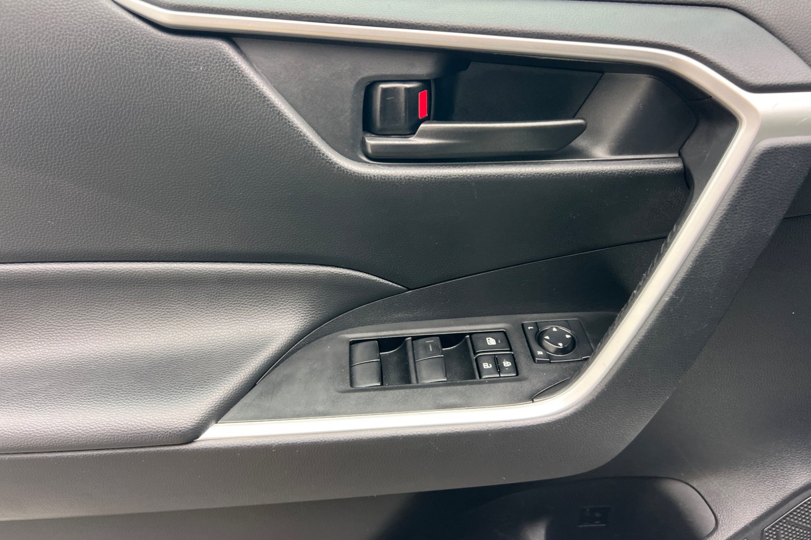 Certified 2024 Toyota RAV4 LE AWD/4WD image 11