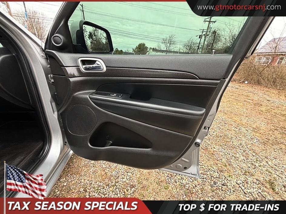 Used 2018 Jeep Grand Cherokee Altitude RWD image 18