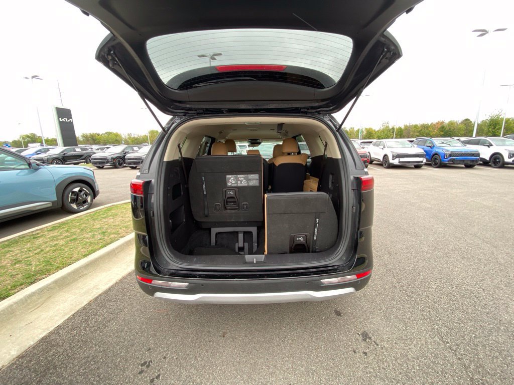 Certified 2024 Kia Carnival LX FWD image 9