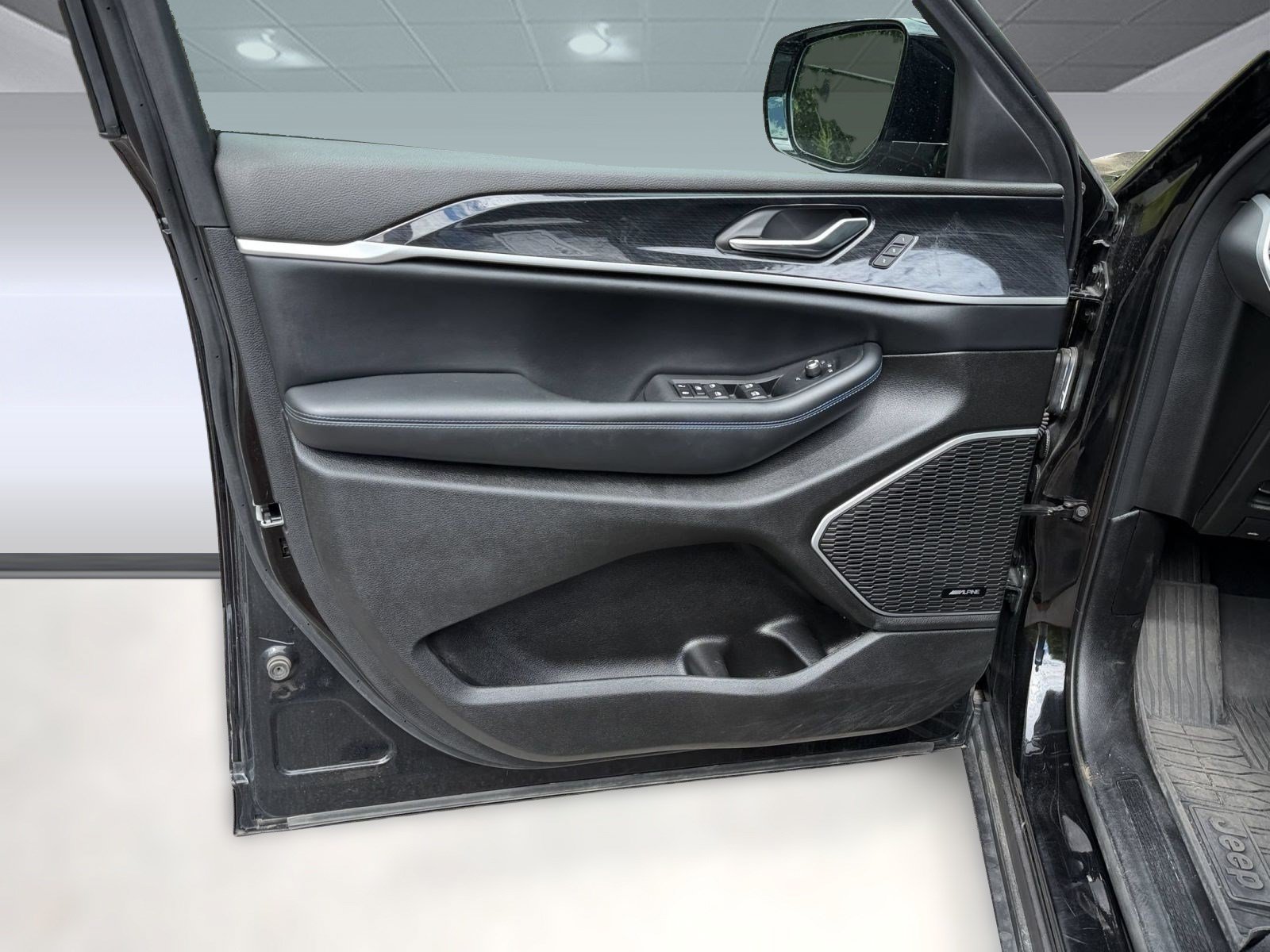 Used 2022 Jeep Grand Cherokee Trailhawk AWD/4WD image 12