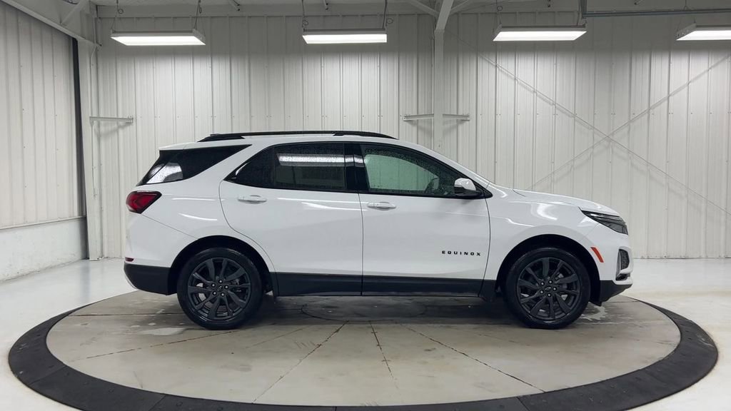 Used 2022 Chevrolet Equinox RS w/ RS Leather Package image 9