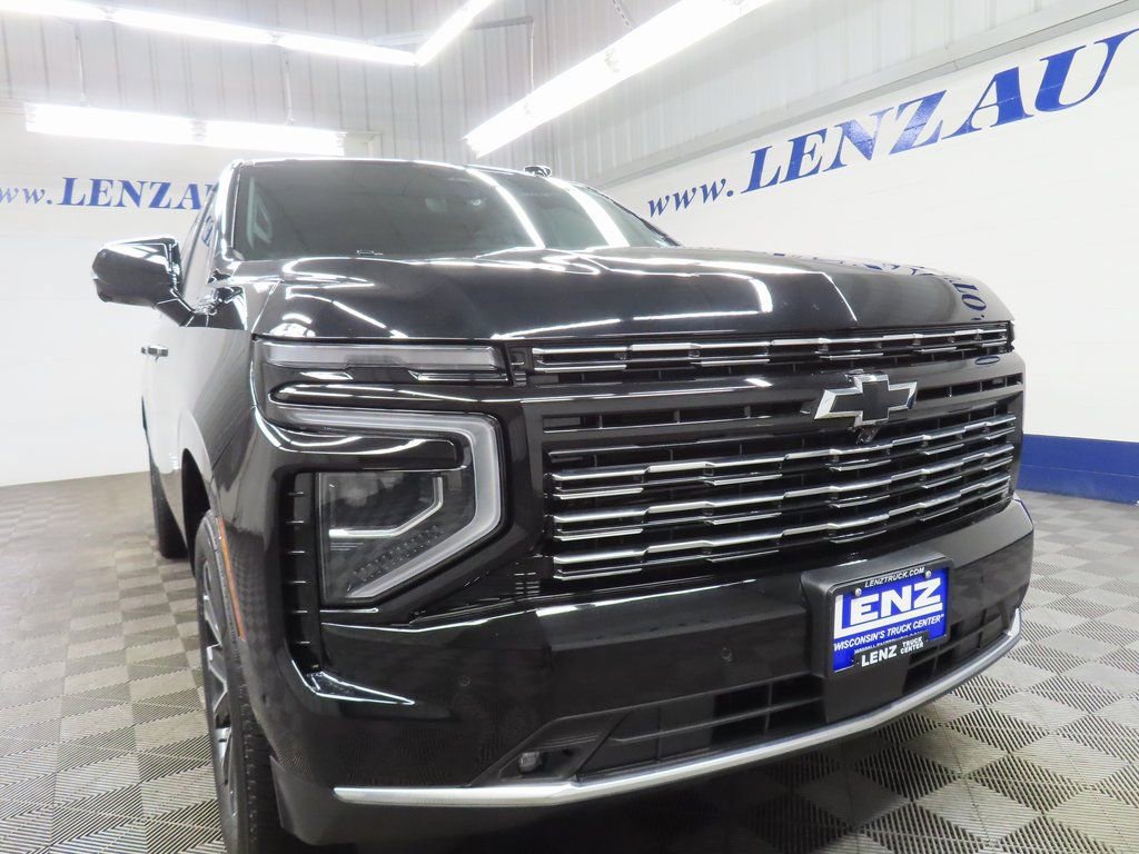 Used 2025 Chevrolet Suburban High Country AWD/4WD image 3