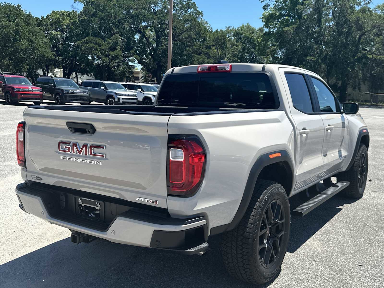 Used 2026 GMC Canyon AT4 w/ AT4 Premium Package AWD/4WD image 9