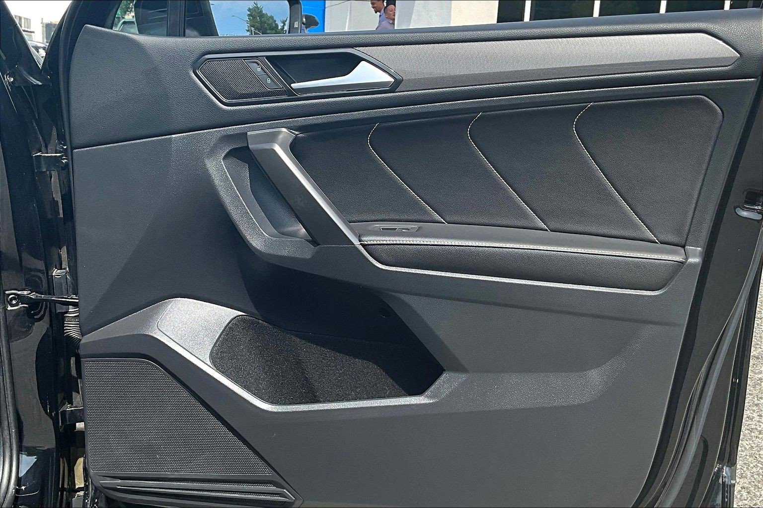 Used 2022 Volkswagen Tiguan SE w/ Panoramic Sunroof Package AWD/4WD image 19