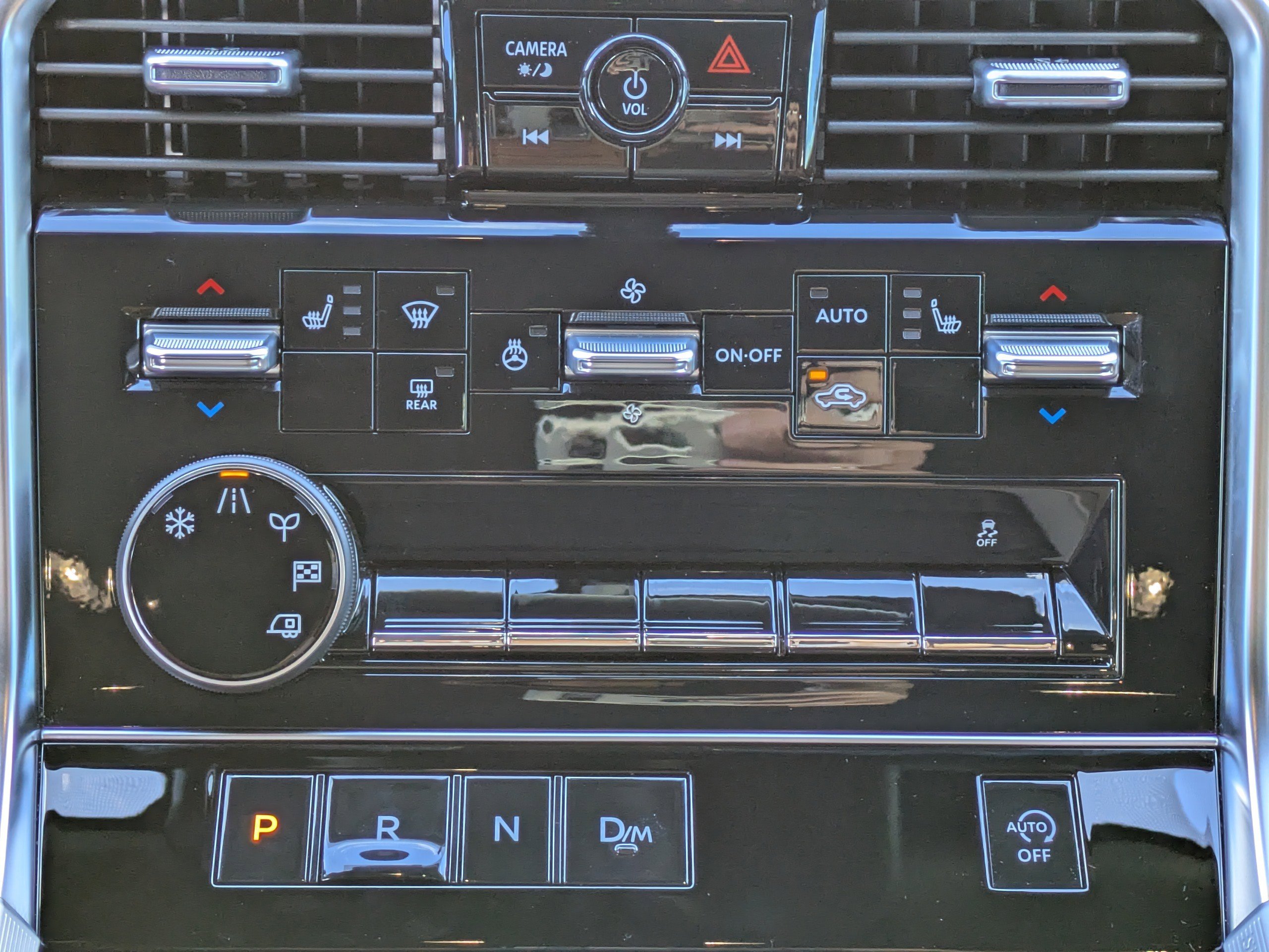 Used 2025 Nissan Armada SL w/ Captain's Chari Seat Package image 18