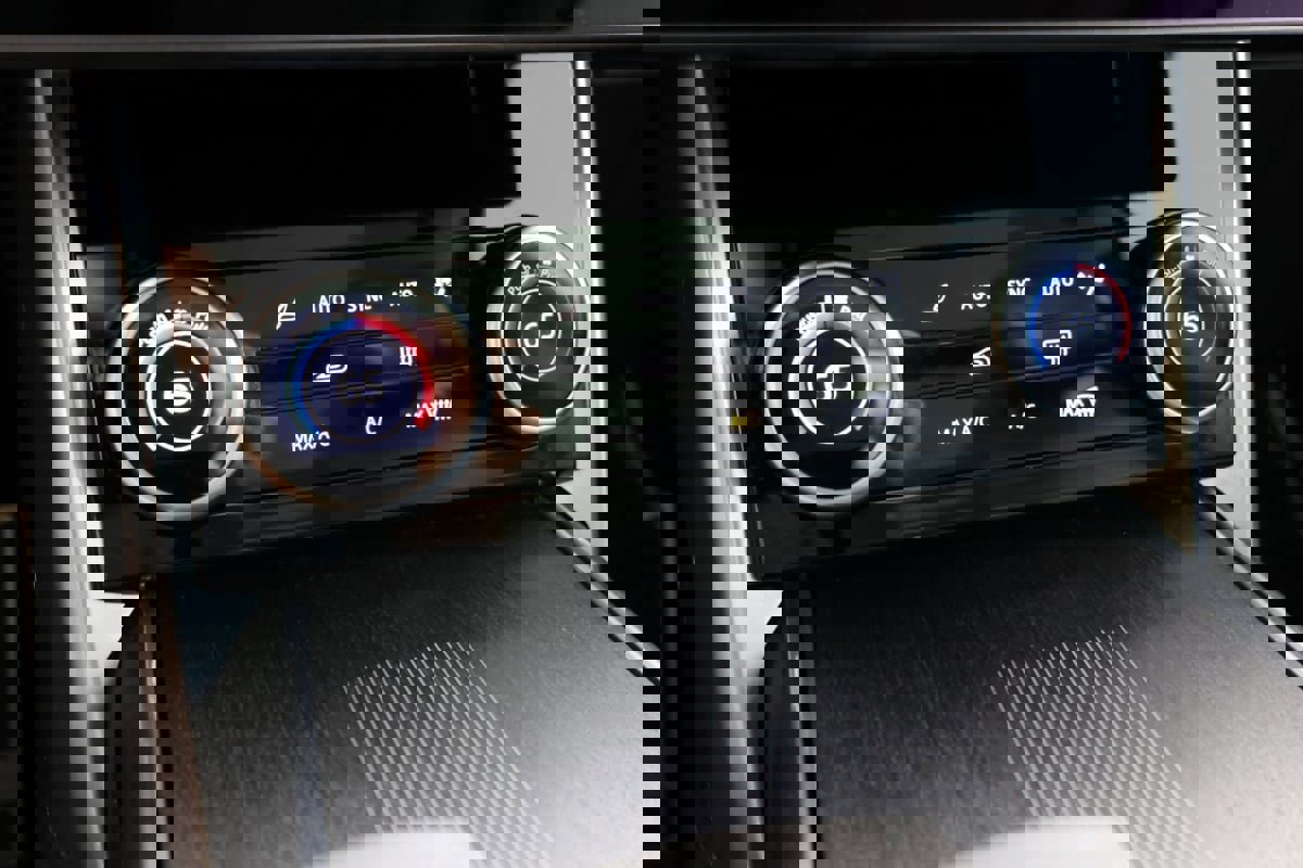 Used 2022 Land Rover Range Rover Long Wheelbase First Edition image 32