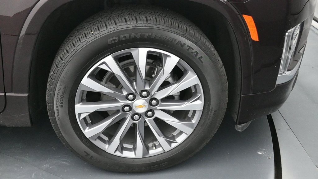 Used 2023 Chevrolet Traverse Premier FWD image 16