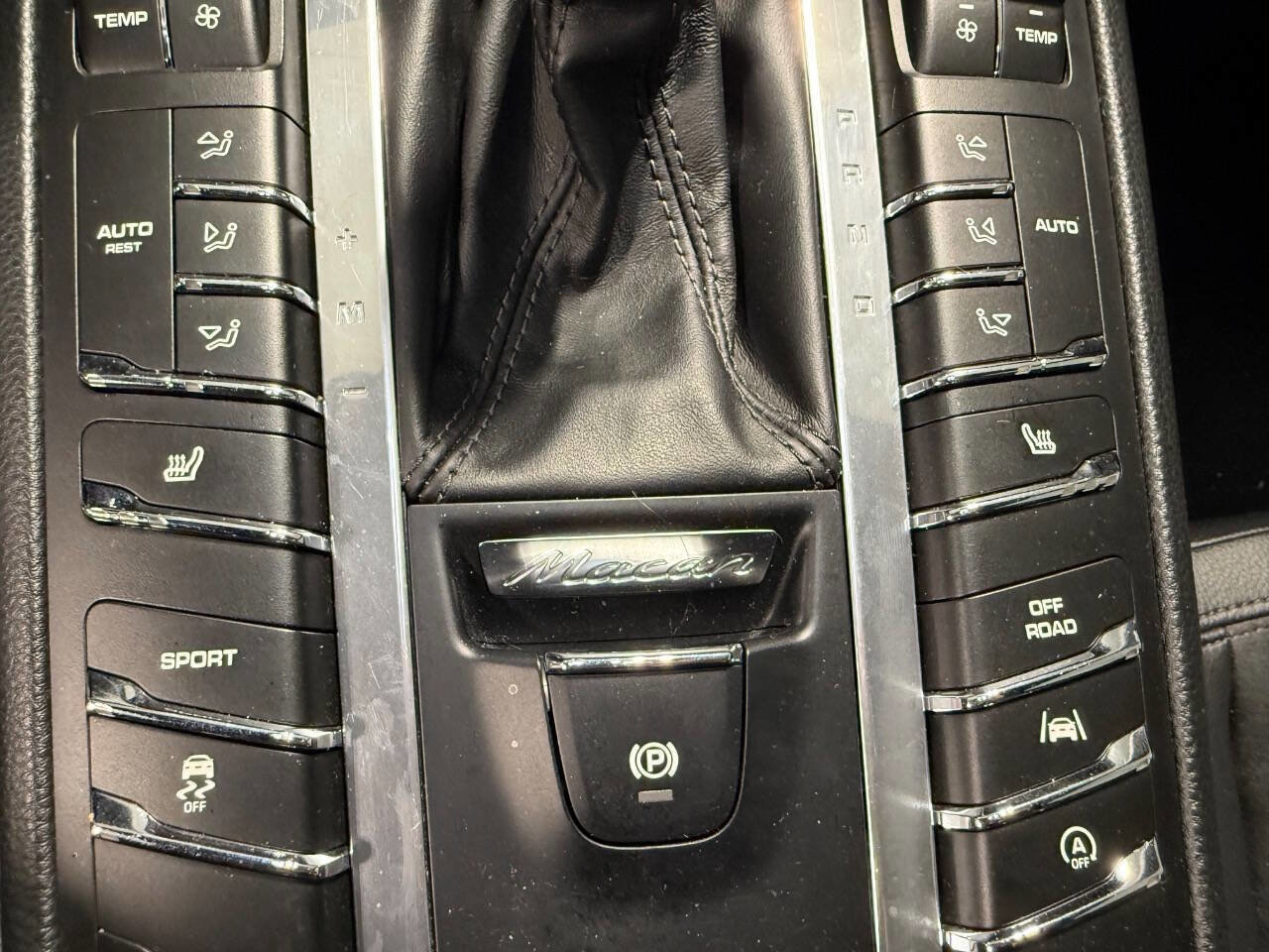 Used 2018 Porsche Macan AWD/4WD image 12