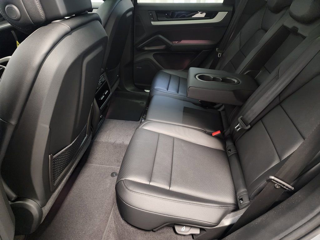 Certified 2025 Porsche Cayenne image 18