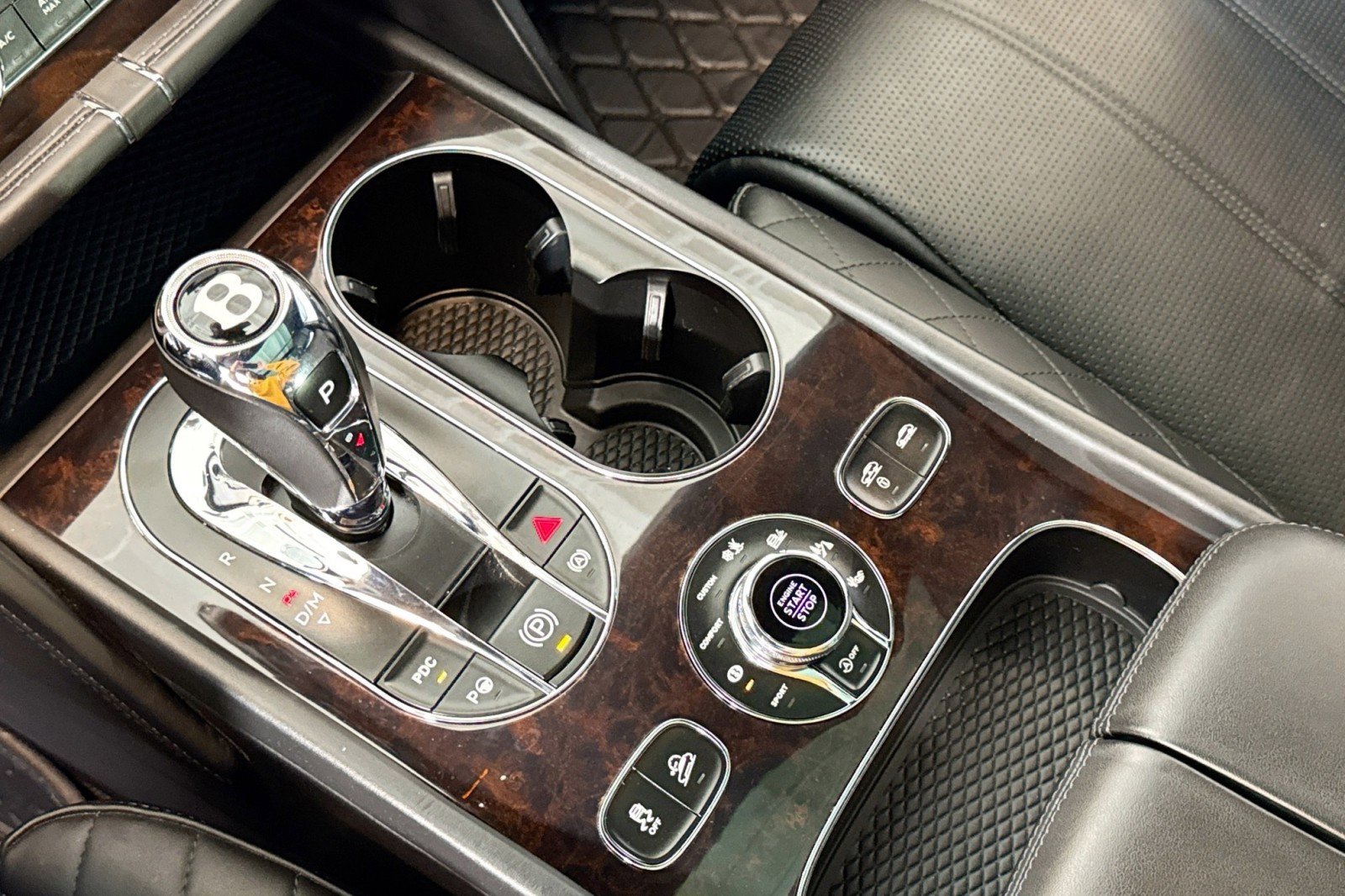 Used 2018 Bentley Bentayga image 16