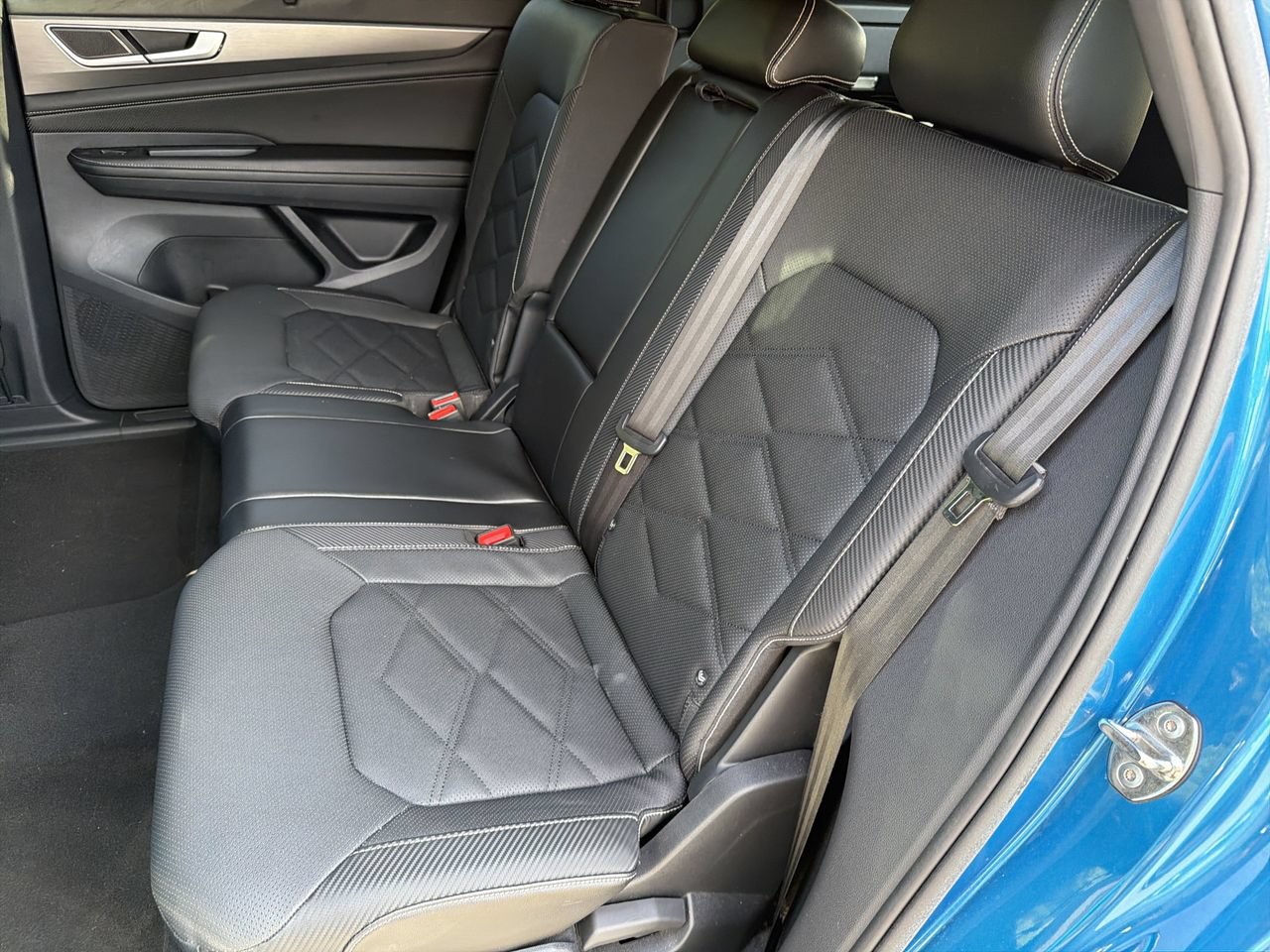 Used 2024 Volkswagen Atlas Cross Sport SE FWD image 19