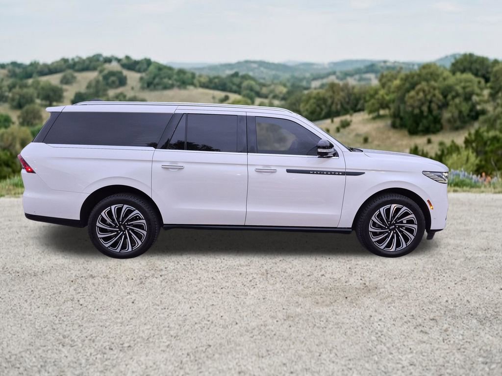 Used 2025 Lincoln Navigator L Black Label AWD/4WD image 13
