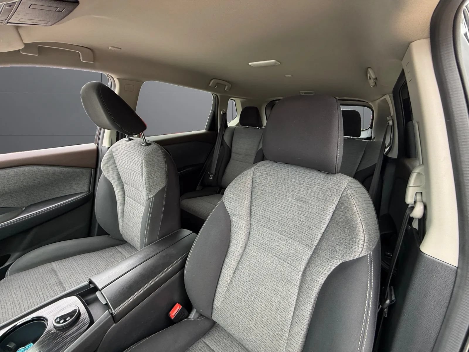 Used 2022 Nissan Rogue SV AWD/4WD image 28