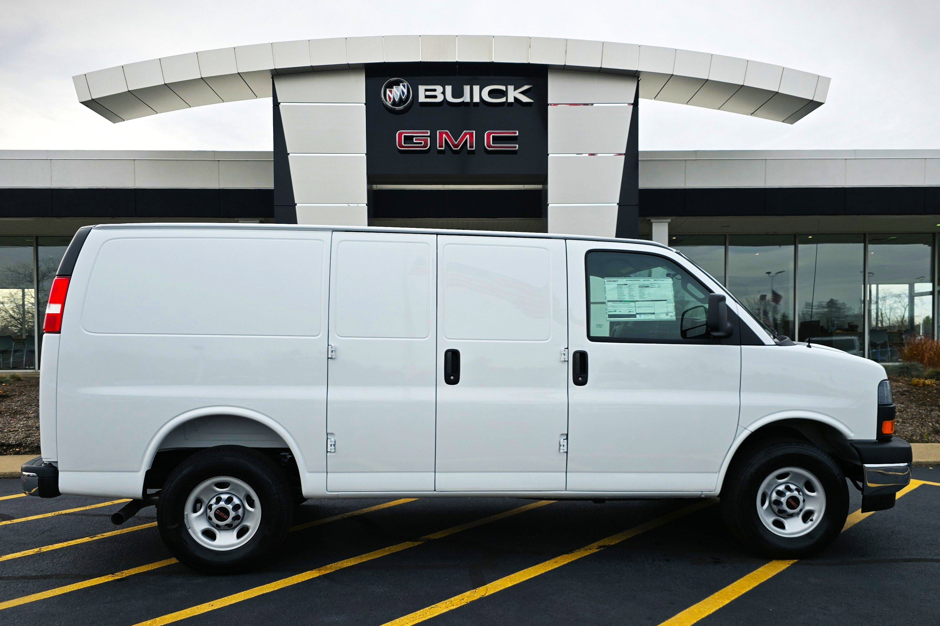 New 2025 GMC Savana 2500 w/ Chrome Appearance Package image 10