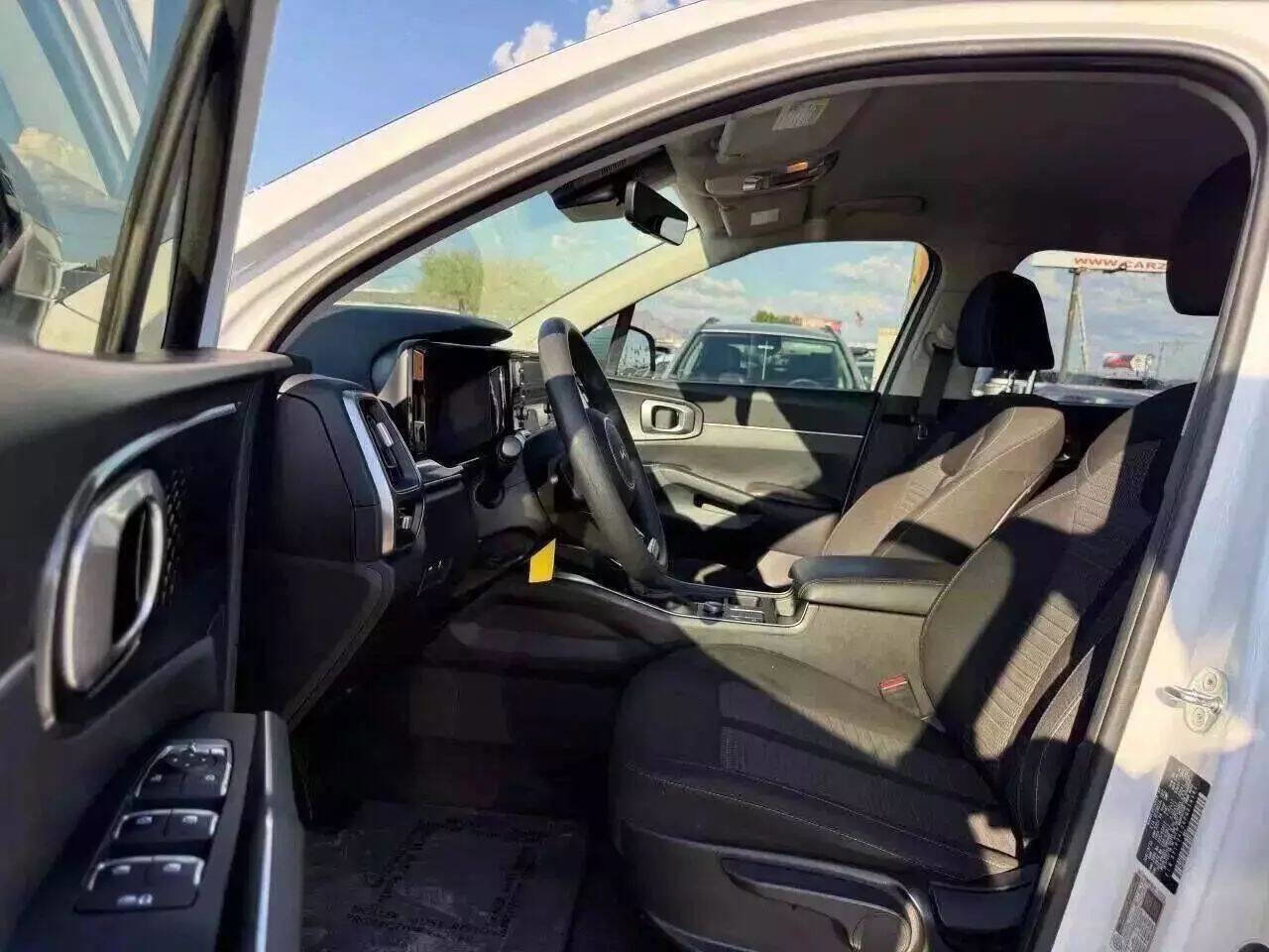 Used 2023 Kia Sorento LX image 11