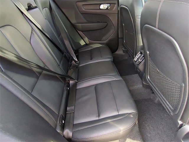 Used 2025 Volvo XC40 B5 Plus image 19