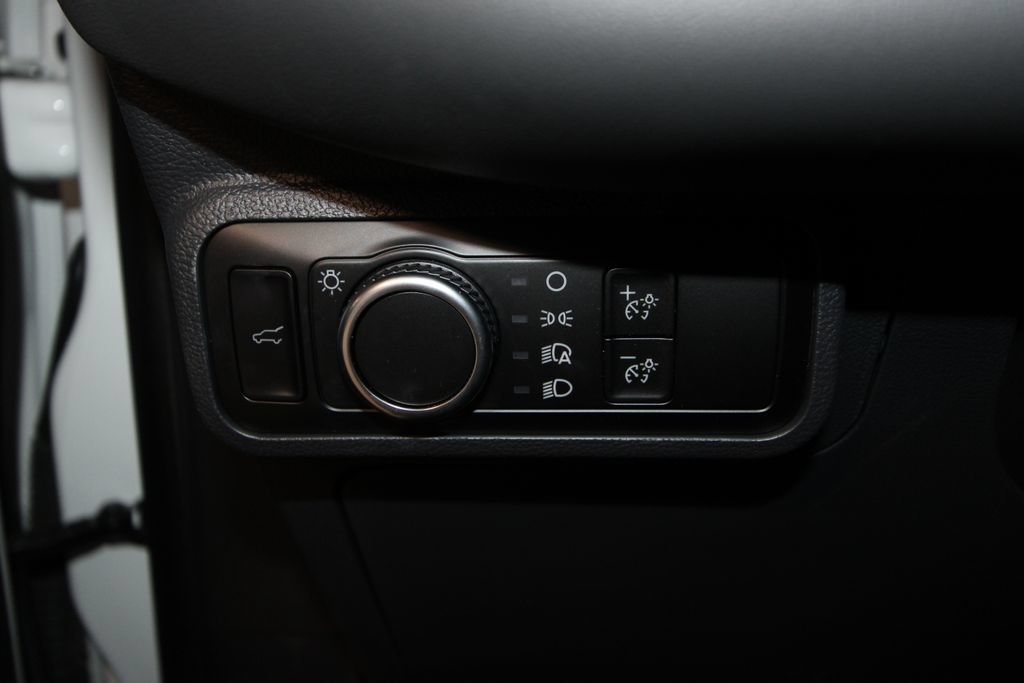 Used 2025 Ford Explorer Active AWD/4WD image 9