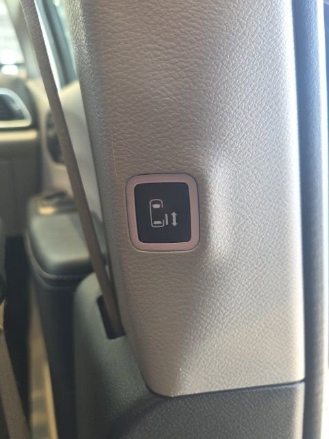 Used 2023 Chrysler Pacifica Touring-L image 20