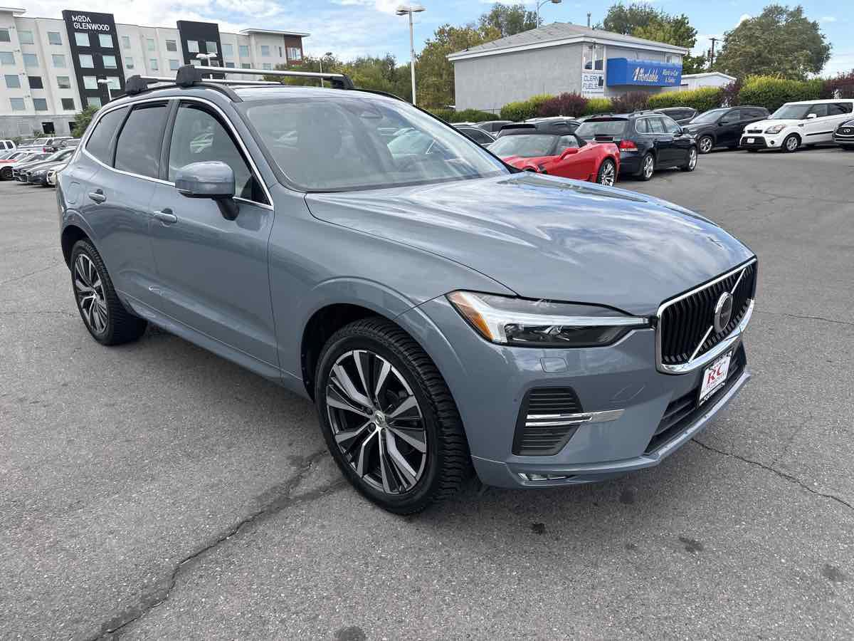 Used 2022 Volvo XC60 B5 Momentum w/ Climate Package image 7